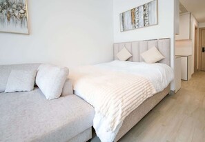 Iron/ironing board, WiFi (free), bed sheets
