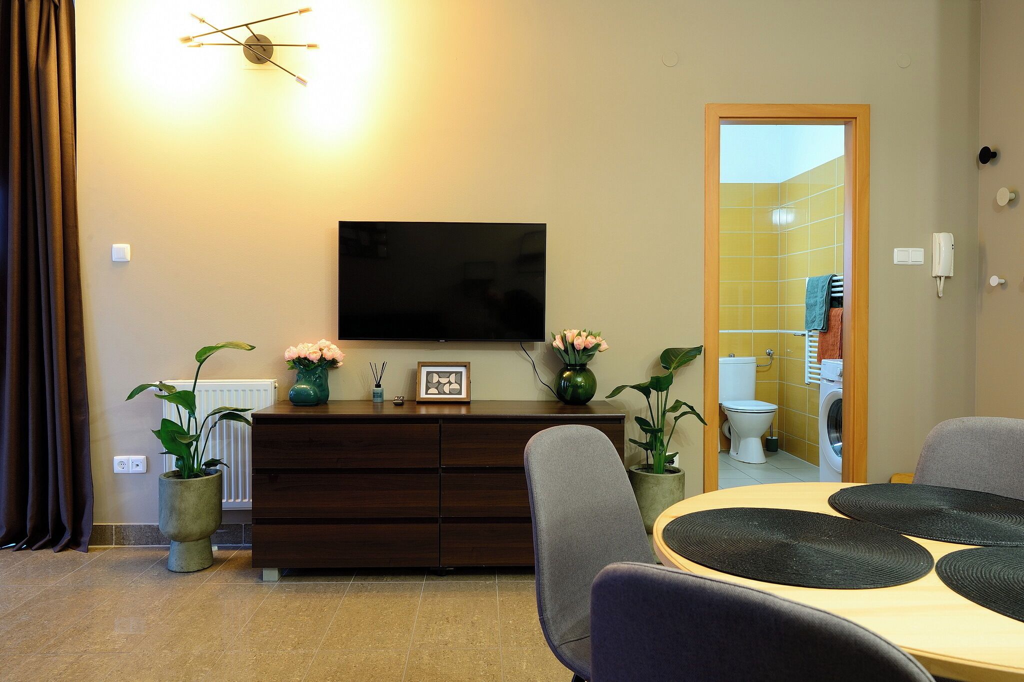 Superior Apartment, City View | Living area