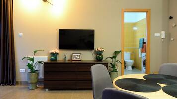 Superior Apartment, City View | Living area