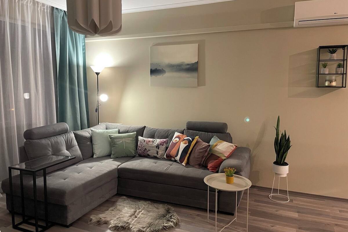 Superior-Apartment, Balkon, Stadtblick | Wohnbereich