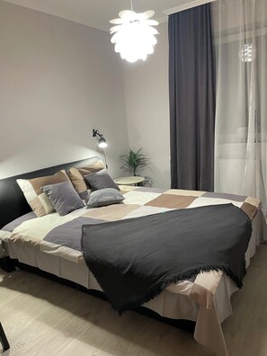 Leilighet – comfort, balkong | Safe på rommet, blendingsgardiner, lydisolert og strykejern/-brett