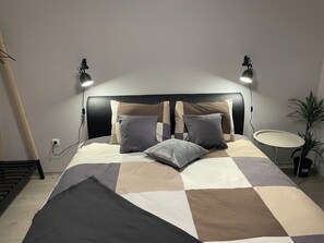 Comfort-Apartment, Balkon | Zimmersafe, Verdunkelungsvorhänge, schallisolierte Zimmer