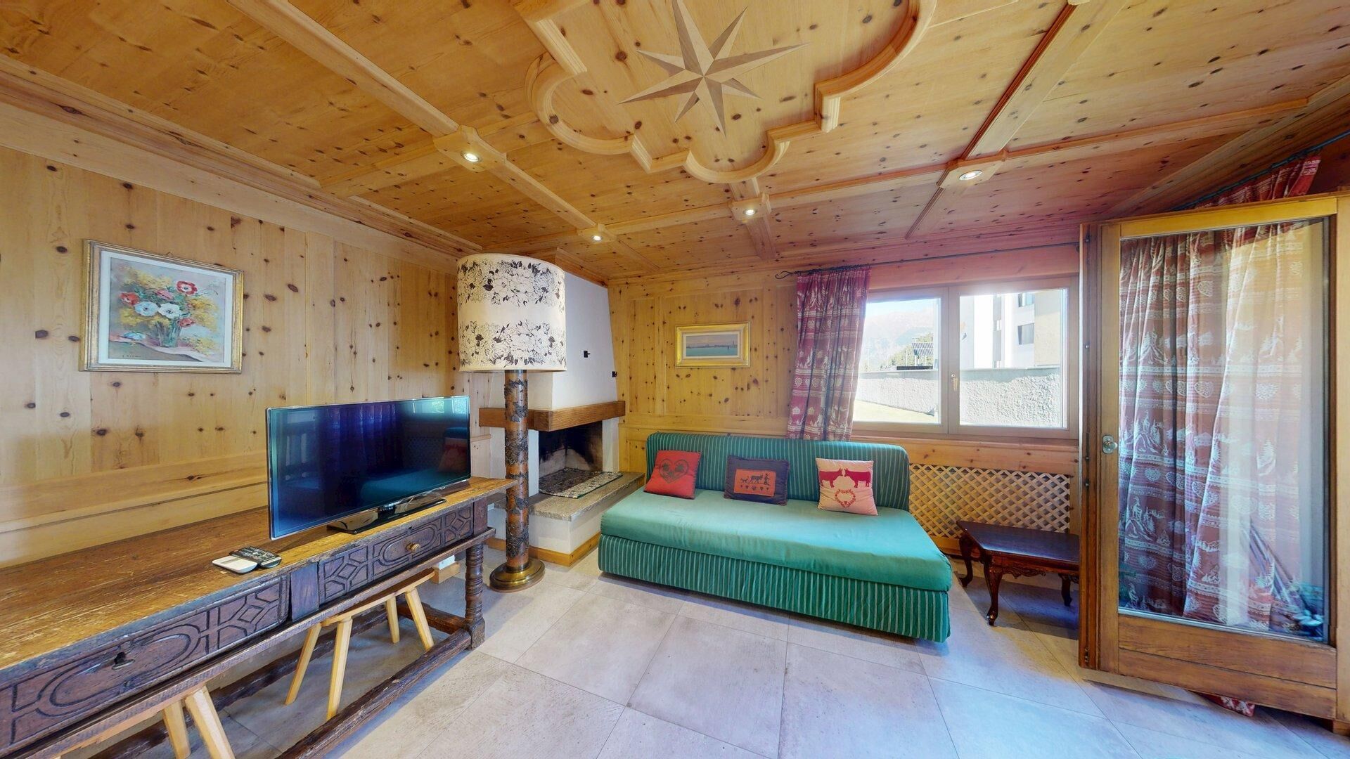 Een televisie, een dvd-speler en een stereo