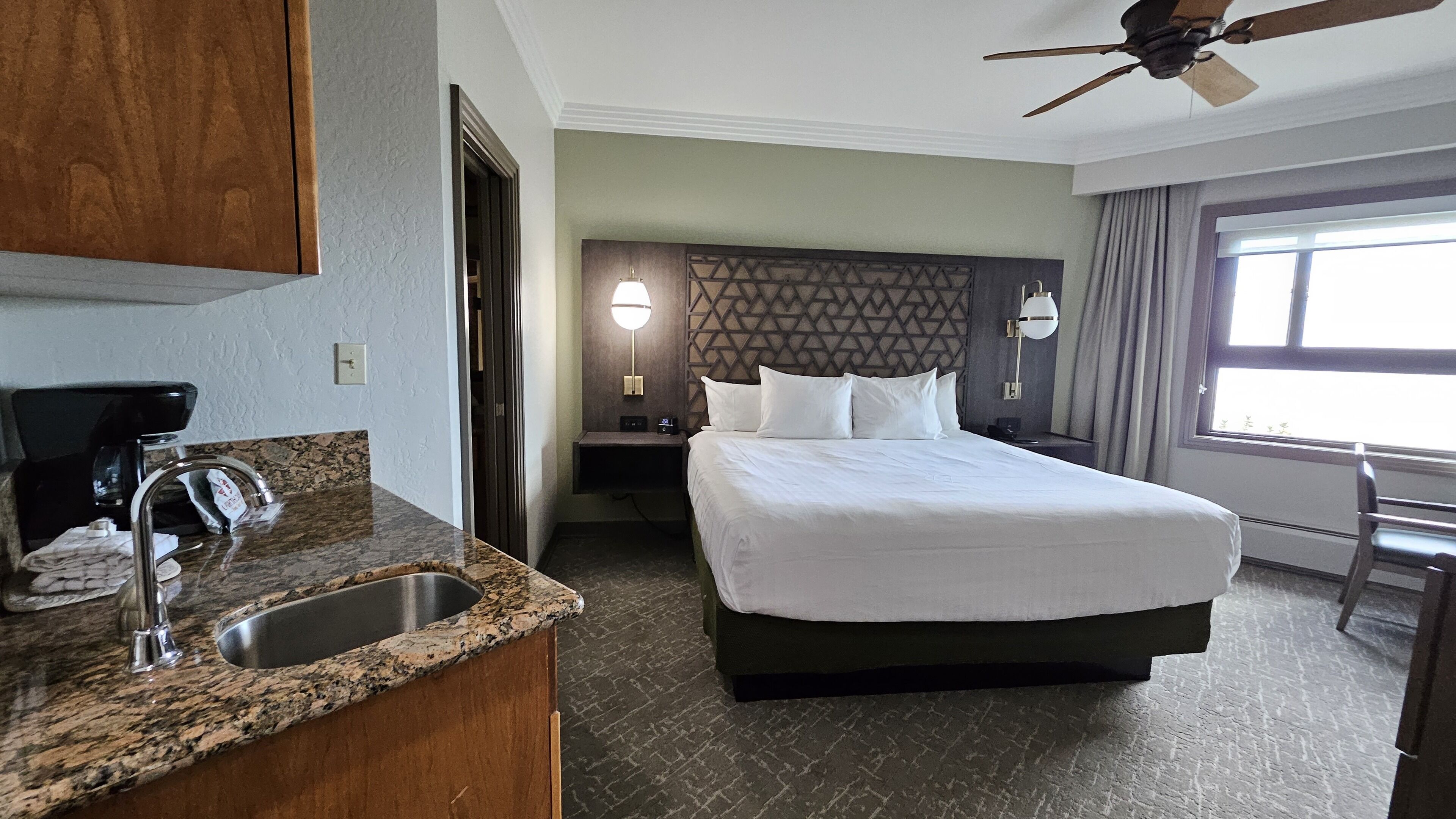 Estudio Confort | Caja de seguridad en la habitación y wifi gratis 