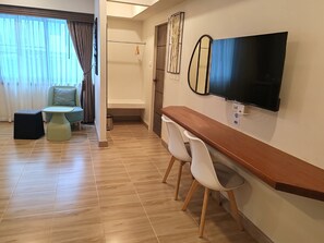 In-room safe, desk, laptop workspace, blackout drapes - Harmony Chiang Mai Old Town (Chiang Mai)