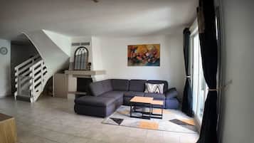 Télévision, cheminée