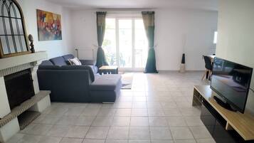 Télévision, cheminée