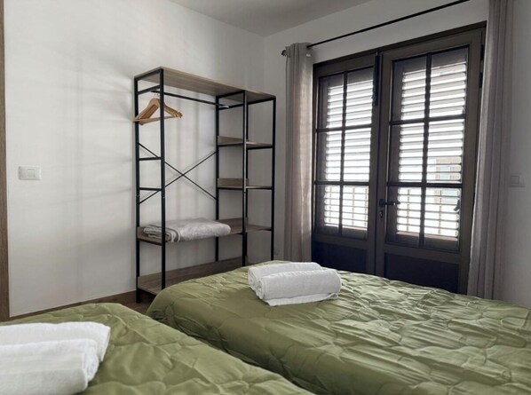 Acceso a internet y ropa de cama