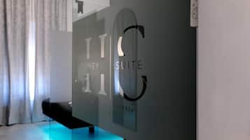 Townhome | Desk, free WiFi