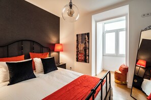 2 habitaciones, escritorio, tabla de planchar con plancha y wifi gratis 