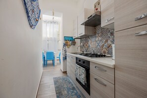 雪櫃、微波爐、焗爐、爐具