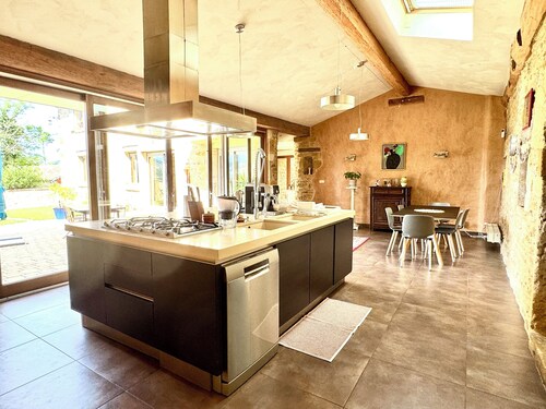 Exceptional large Beaujolais house with swimming pool