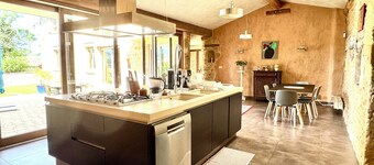 Exceptional large Beaujolais house with swimming pool