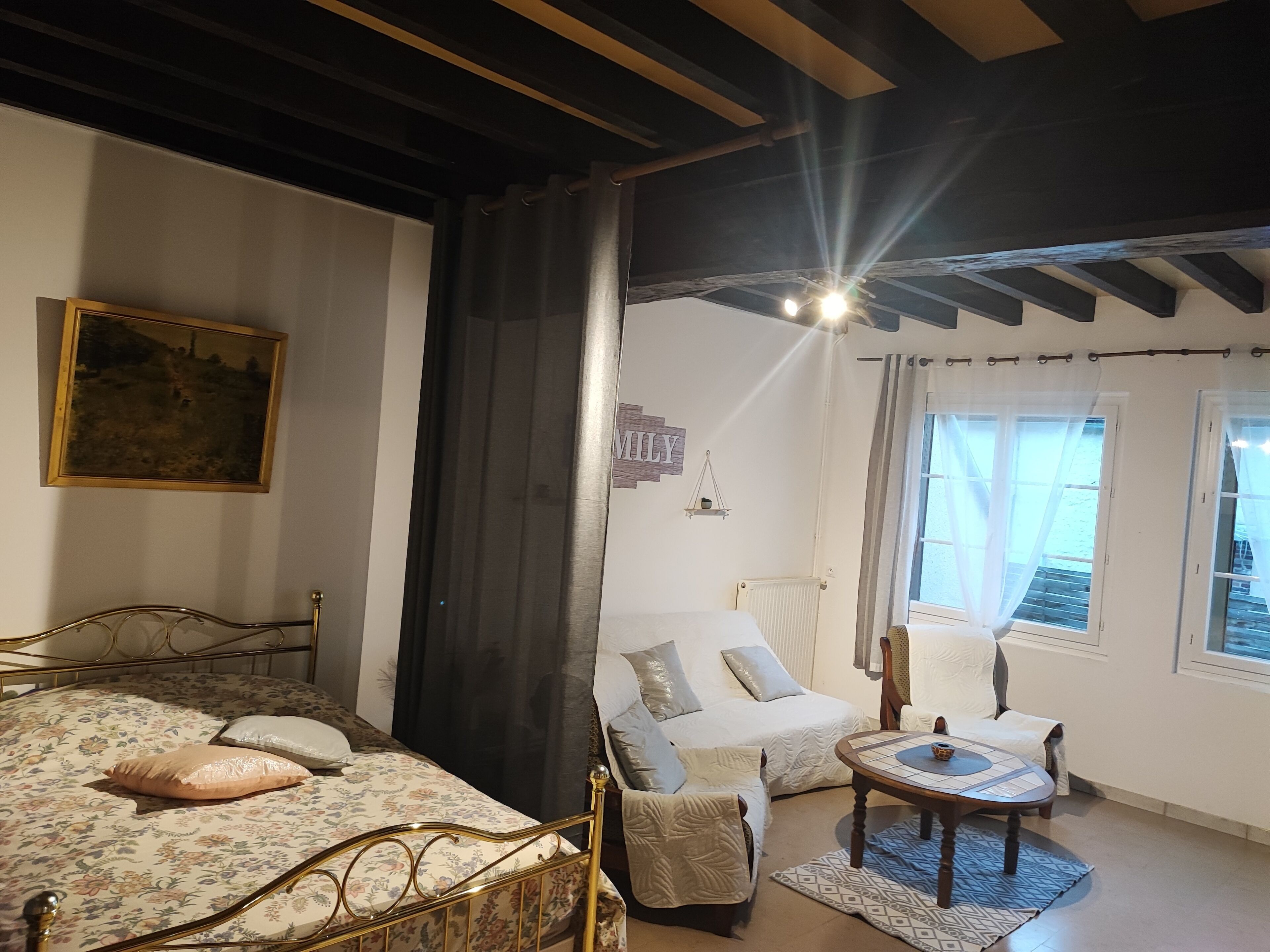 1 chambre, lit parapluie, Wi-Fi gratuit, draps fournis