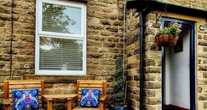 Cosy home in New Mills, High Peak, great for walkers & dog friendly too!