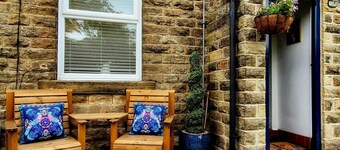 Cosy home in New Mills, High Peak, great for walkers & dog friendly too!
