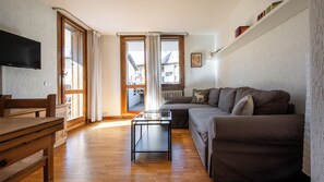 Apartment (2 Bedrooms) | Wohnbereich