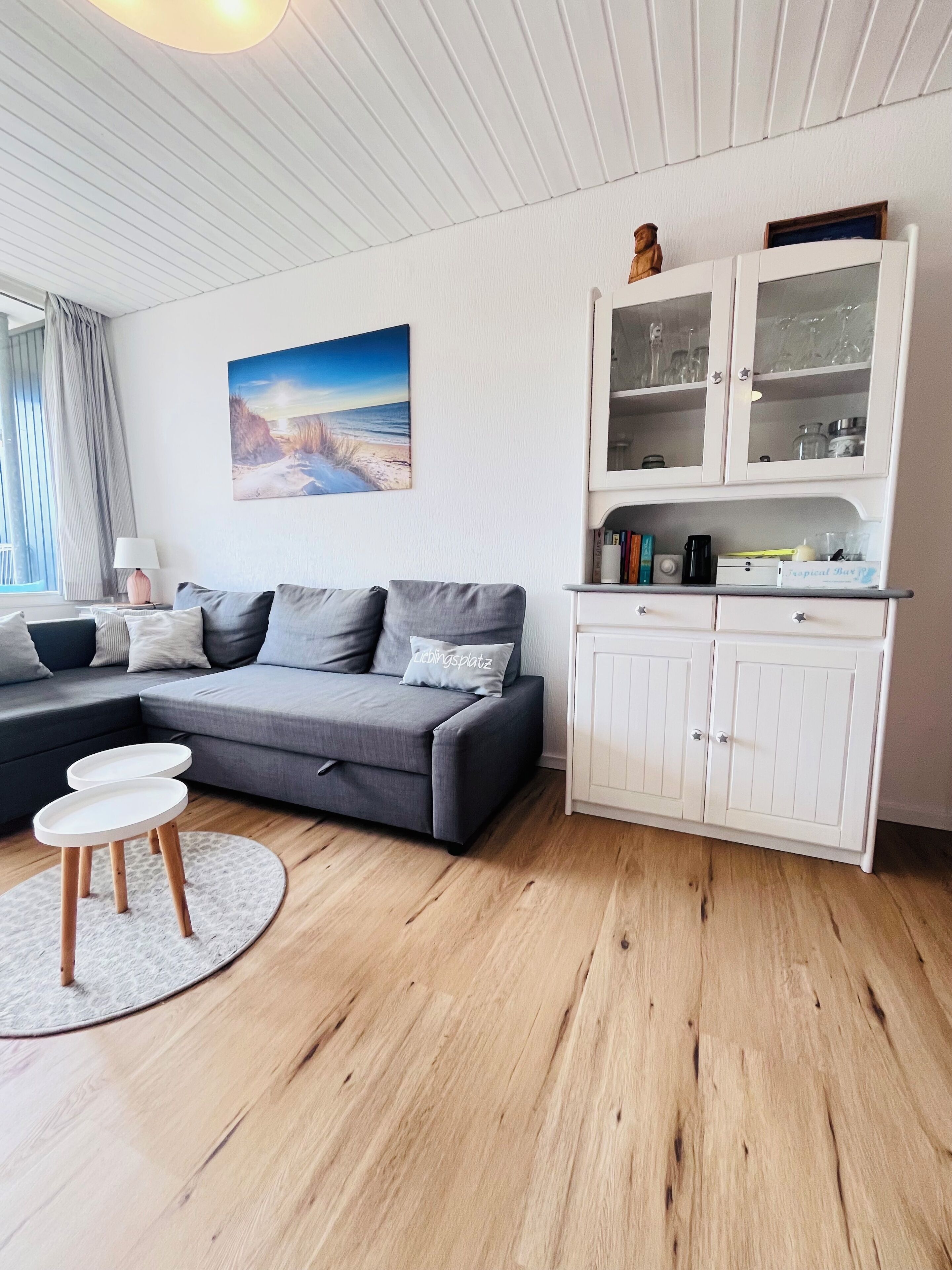 Fernseher, Bücher, Stereoanlage