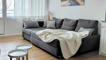 Fernseher, Bücher, Stereoanlage