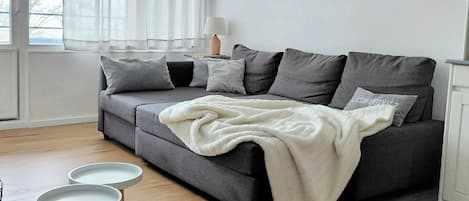 Téléviseur, livres, chaßne audio