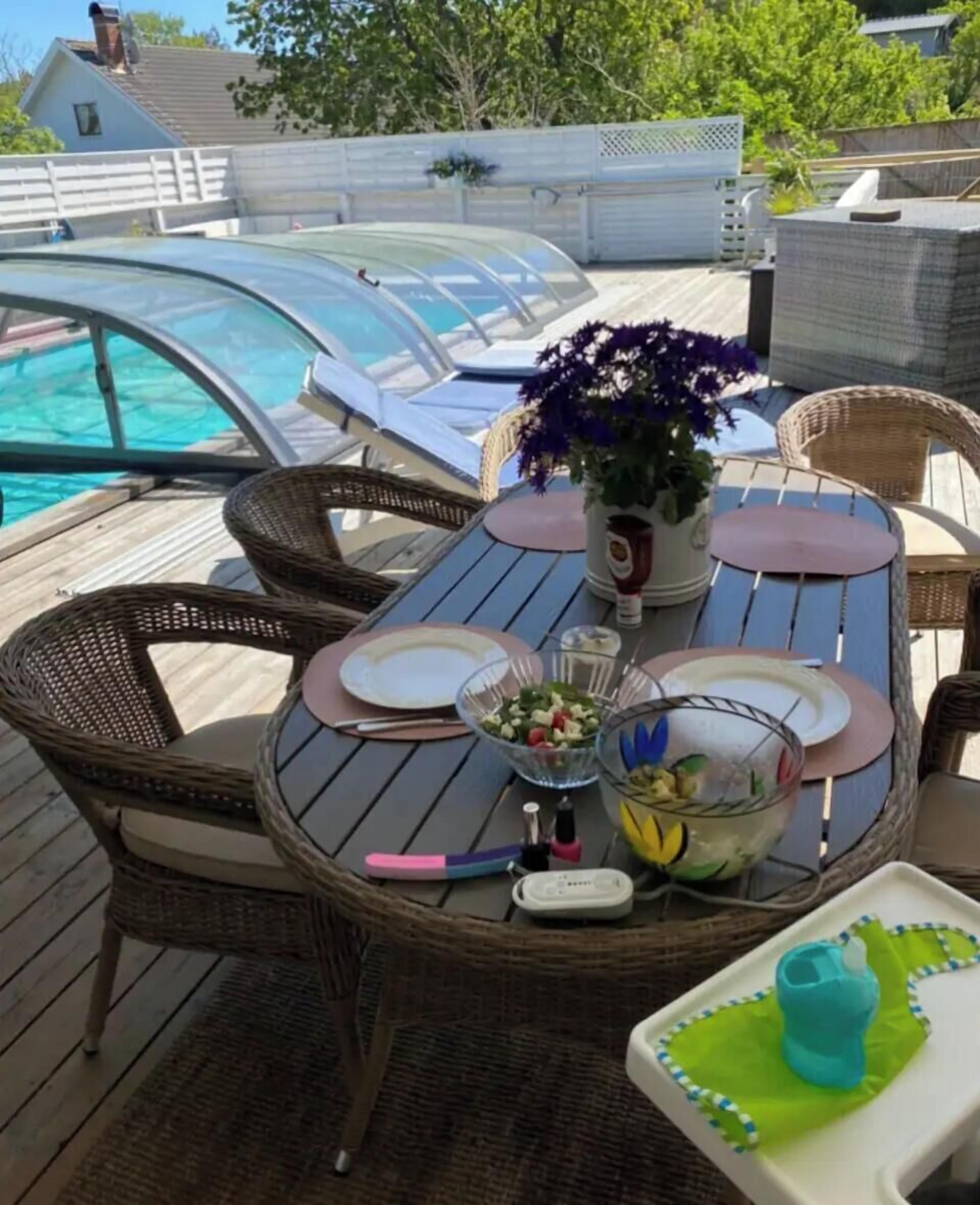 Familierom, terrasse, hageutsikt | Terrasse/patio