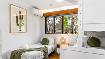 4 عدّة غرف نوم ومكواة/لوح كي وواي فاي وملاءات أسرّة