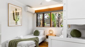 4 bedrooms, iron/ironing board, WiFi, bed sheets - Byron Beausoleil – Coastal comfort on Belongil Beach (Byron Bay)