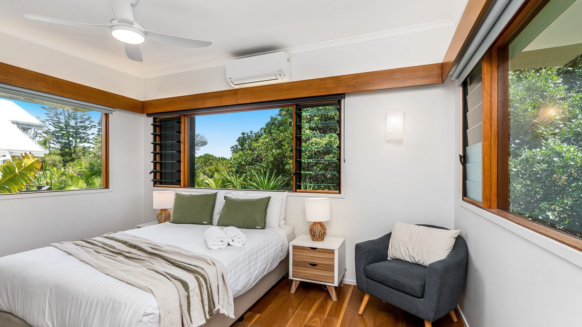 4 bedrooms, iron/ironing board, WiFi, bed sheets