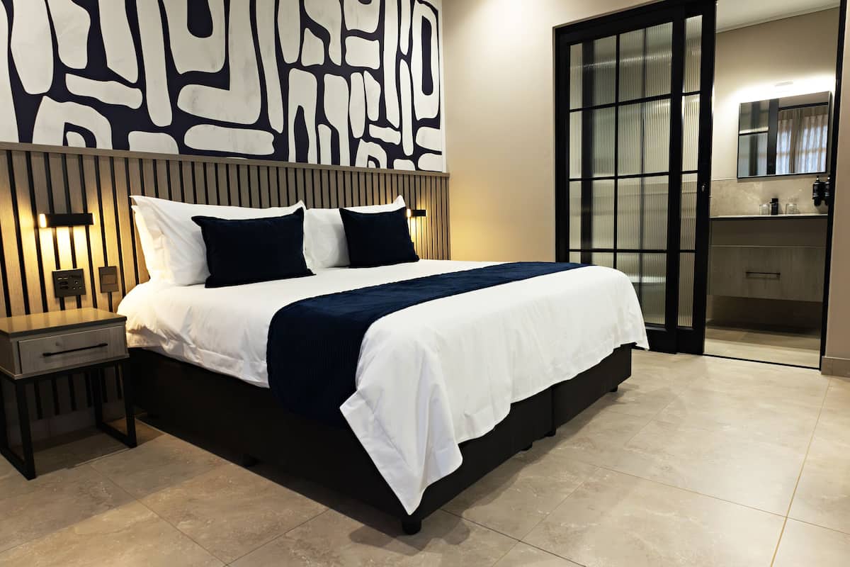 In-room safe, free WiFi, bed sheets