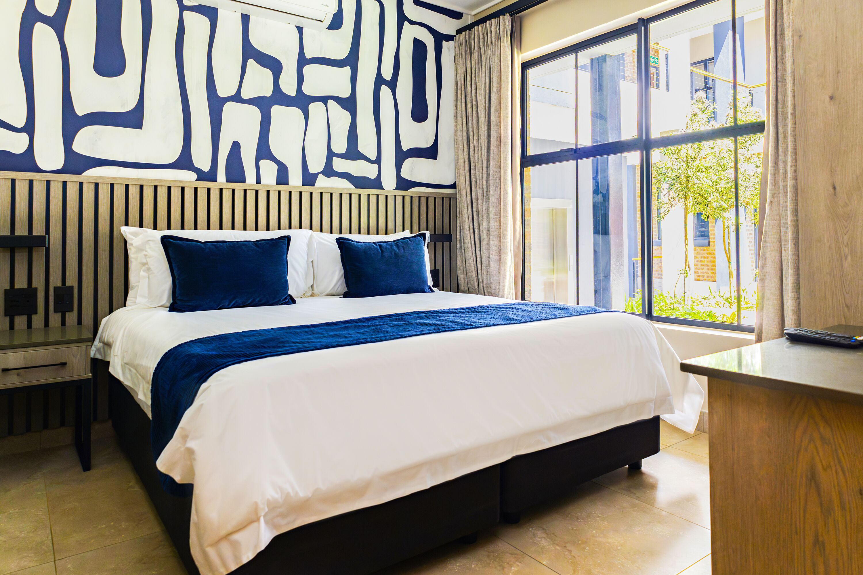 客房內保險箱、免費無線上網、床單