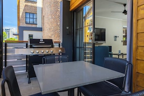 Two Bedroom Apartment with Balcony | Terrasse/Patio