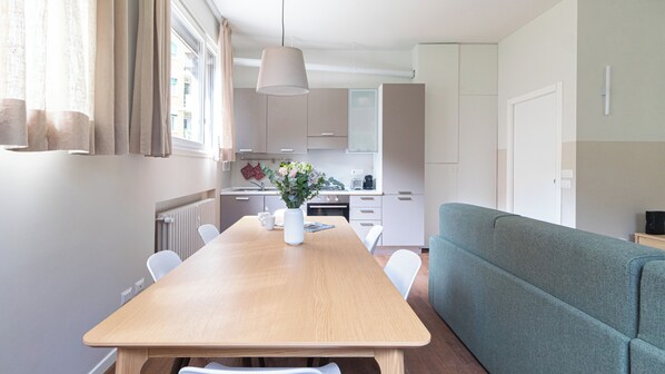 Apartamento (2 Bedrooms) | Área de estar | TV