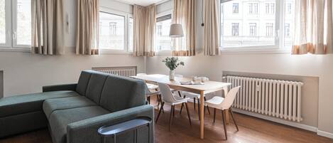 Appartement (2 Bedrooms) | Woonruimte | Televisie