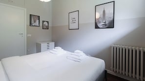 Apartment (2 Bedrooms) | 2 bedrooms, iron/ironing board, cribs/infant beds, bed sheets