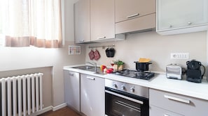Apartment (2 Bedrooms) | Private kitchen | Oven, espresso maker, electric kettle, highchair