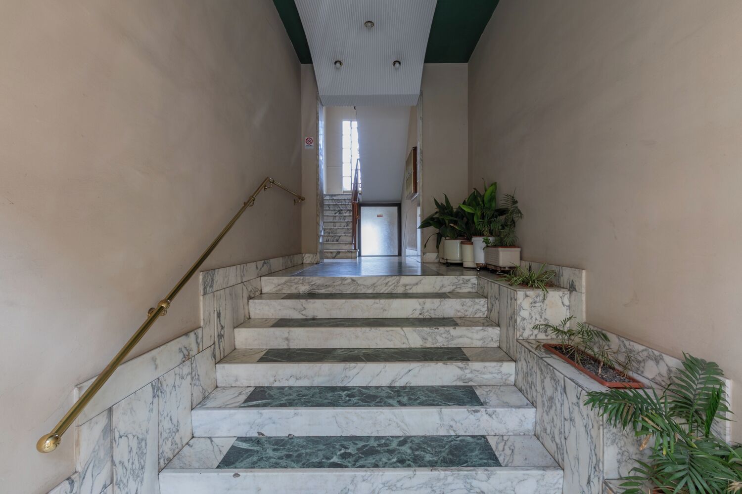 Pintu masuk interior