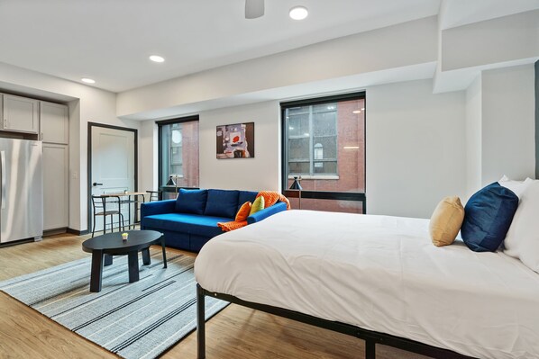 Escrivaninha, ferros/tábuas de passar roupa, Wi-Fi, roupa de cama