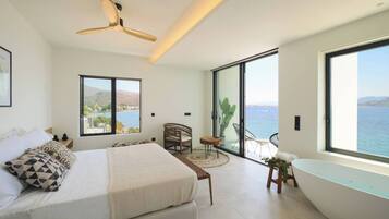 4 slaapkamers, een bureau, een strijkplank/strijkijzer, reisbedje