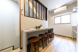 Dining - June Open! Fresh Seafood at Kuromon & Walk Namba (大阪市3丁目)