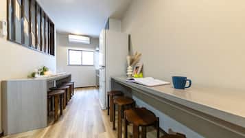 Fridge, microwave, stovetop, electric kettle