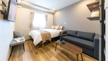 4 bedrooms, desk, iron/ironing board, travel crib