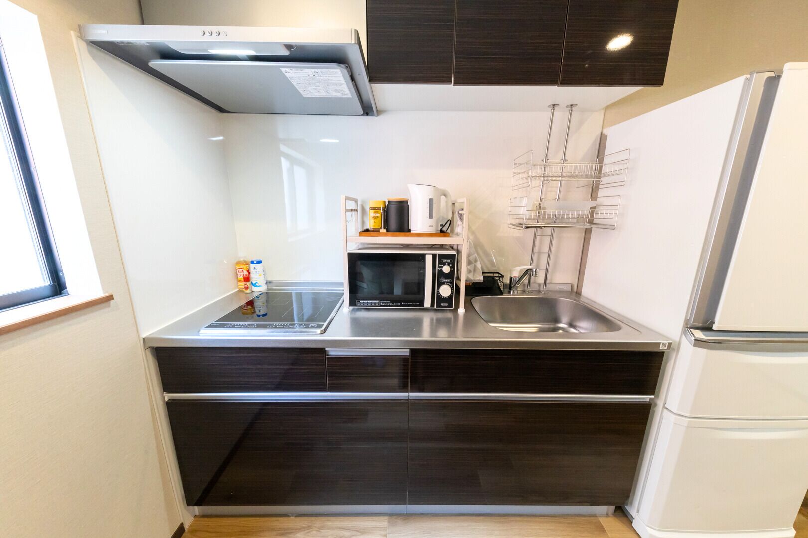 Fridge, microwave, stovetop, electric kettle