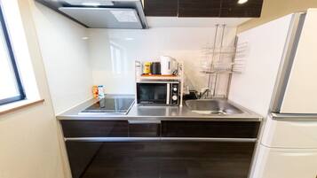 Fridge, microwave, stovetop, electric kettle