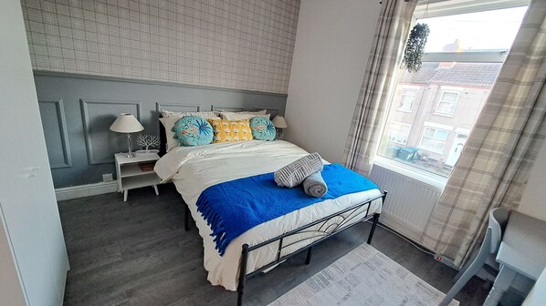 2 habitaciones, tabla de planchar con plancha, wifi y ropa de cama