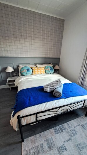 2 bedrooms, iron/ironing board, WiFi, bed sheets