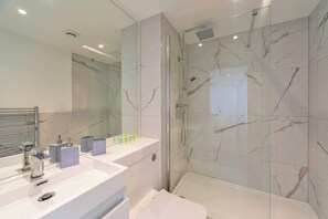 Shower, hair dryer, towels, shampoo