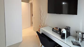 Sunny room 02 | Escritorio, espacio para trabajar con laptop y wifi gratis