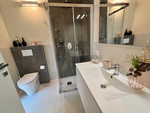 Sunny room 02 | Bathroom - Salotto Santa Franca (Piacenza)