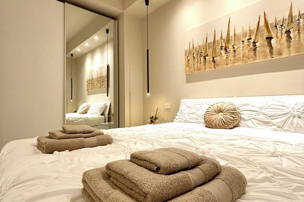 Desk, laptop workspace, soundproofing, free WiFi