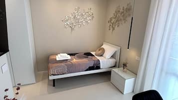 Bloom room 01 | Escritorio, espacio para trabajar con laptop y wifi gratis